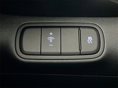 Used 2023 Hyundai Venue Limited image 10