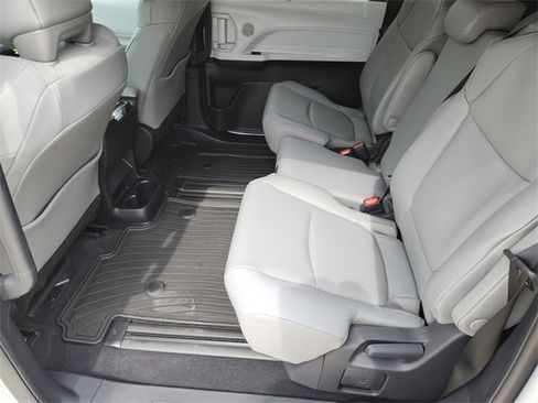 New 2026 Toyota Sienna XLE image 21