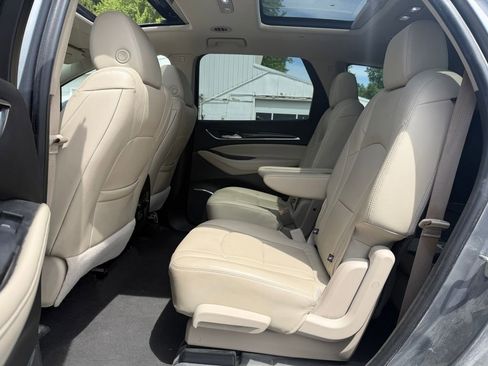 Used 2019 Buick Enclave Essence AWD/4WD image 6
