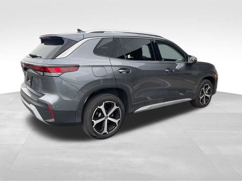 Certified 2025 Volkswagen Tiguan SE image 5