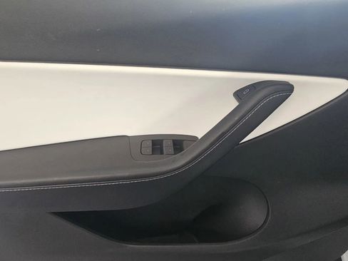 Used 2021 Tesla Model Y Long Range image 12