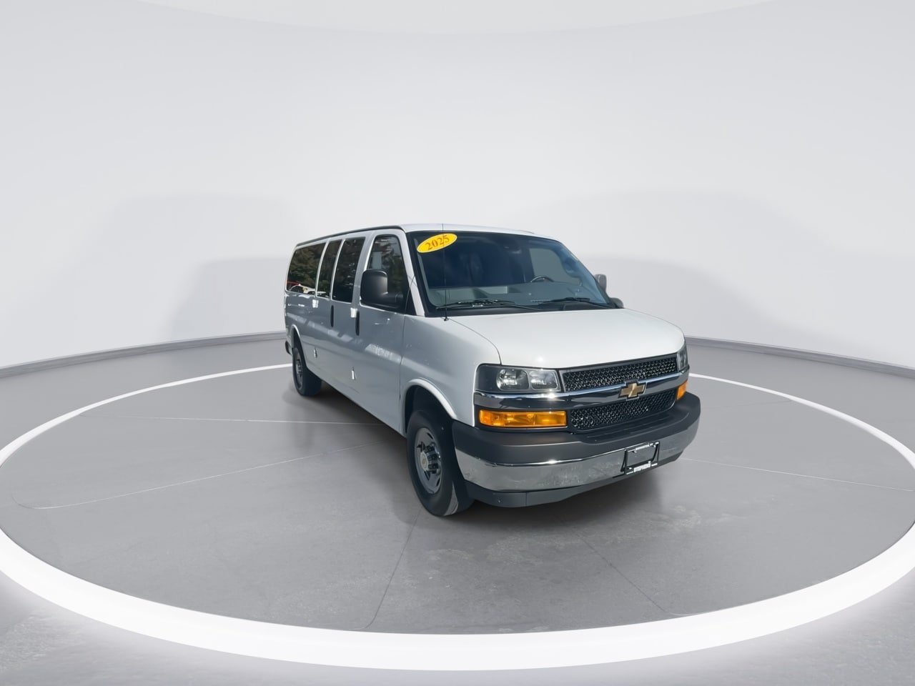Used 2025 Chevrolet Express 3500 LT w/ LT Preferred Equipment Group RWD image 2