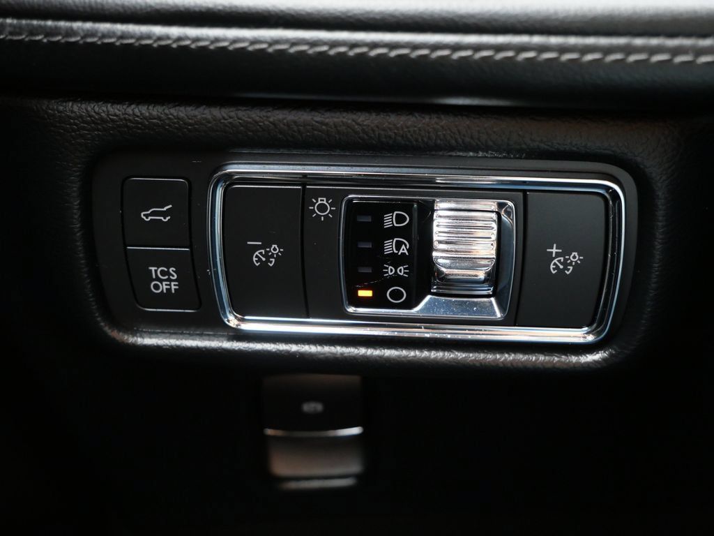 Used 2021 Lincoln Nautilus Reserve AWD/4WD image 17