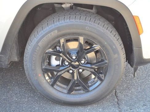 New 2026 Jeep Grand Cherokee Altitude image 10