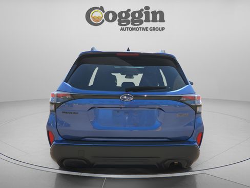 Used 2025 Subaru Forester Premium image 4