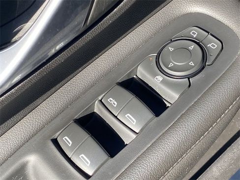 Used 2024 GMC Terrain SLT image 20