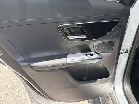 Used 2025 Mercedes-Benz GLC 300 image 11