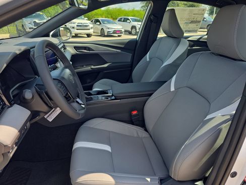 New 2026 Toyota Camry SE FWD image 11