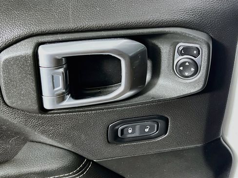 Used 2023 Jeep Wrangler Unlimited Sahara w/ Cold Weather Group AWD/4WD image 16
