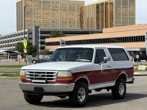 Used 1996 Ford Bronco XLT image 1