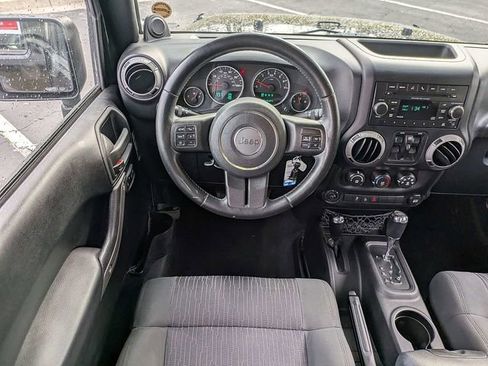 Used 2012 Jeep Wrangler Unlimited Sport image 15