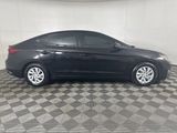 Used 2020 Hyundai Elantra SE image 2