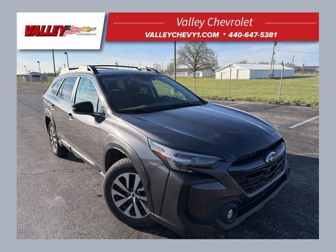 Used 2024 Subaru Outback Premium image 1