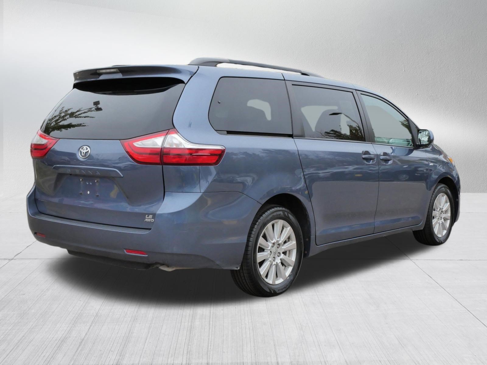 Used 2017 Toyota Sienna LE AWD/4WD image 7