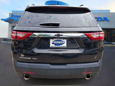 Used 2021 Chevrolet Traverse LT w/ LT Premium Package AWD/4WD image 5