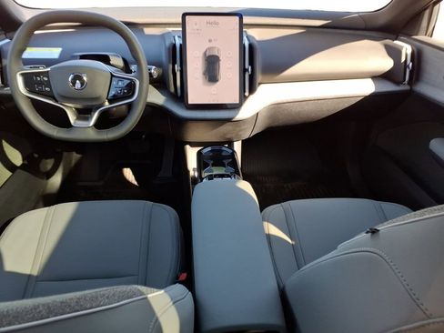 New 2025 Volvo EX30 Plus w/ Protection Package Premier image 7