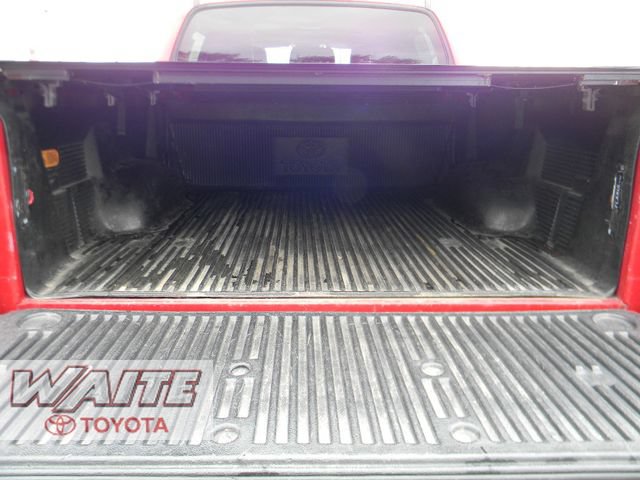 Used 2016 Toyota Tundra 4x4 CrewMax image 4