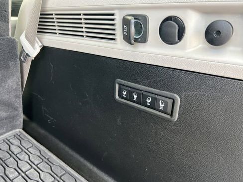 Used 2024 Jeep Wagoneer Series III w/ Premium Group I image 28