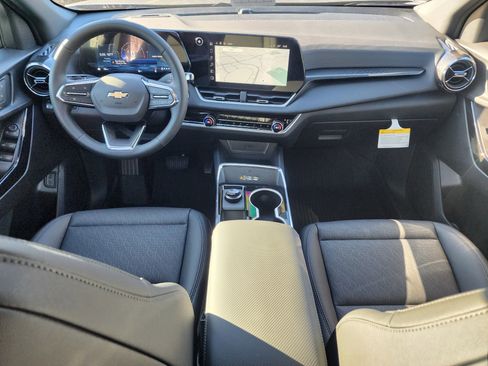 New 2026 Chevrolet Equinox LT w/ Convenience Package II image 18