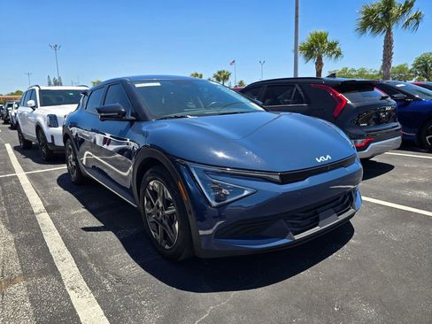 Certified 2025 Kia EV6 Light w/ Light LR Technology Package RWD image 3