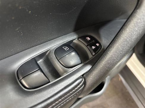 Used 2018 Nissan Rogue SV AWD/4WD image 29