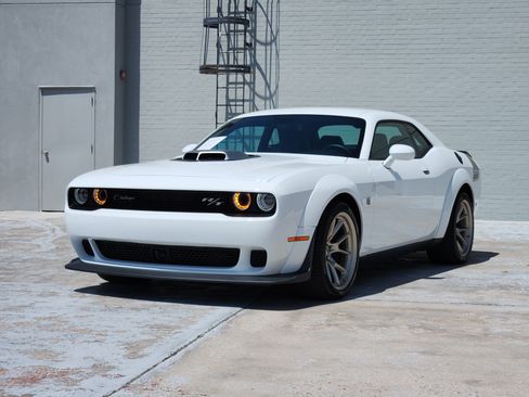 Used 2023 Dodge Challenger R/T Scat Pack RWD image 4