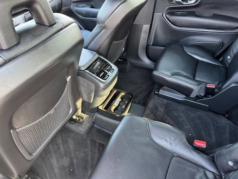 Used 2020 Volvo XC90 T6 Momentum w/ Protection Package Premier image 16
