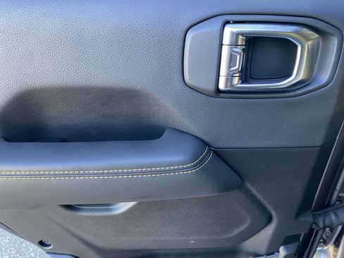 New 2025 Jeep Gladiator Sport image 15