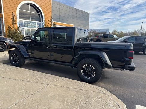Used 2023 Jeep Gladiator Overland image 4