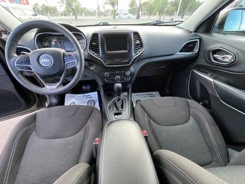 Used 2019 Jeep Cherokee Latitude w/ Popular Appearance Group FWD image 20