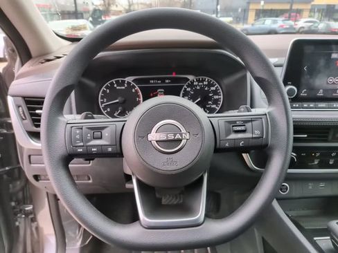 Used 2023 Nissan Rogue S image 19