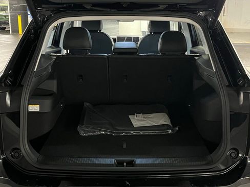 New 2025 Volkswagen Tiguan SE image 37