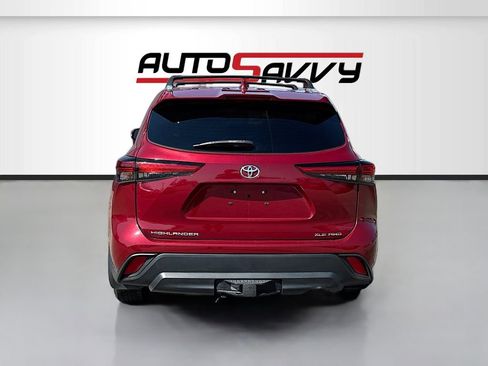 Used 2022 Toyota Highlander XLE AWD/4WD image 6