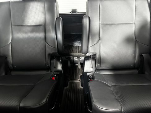 Used 2023 Lexus GX 460 Luxury w/ Sport Design Package AWD/4WD image 16