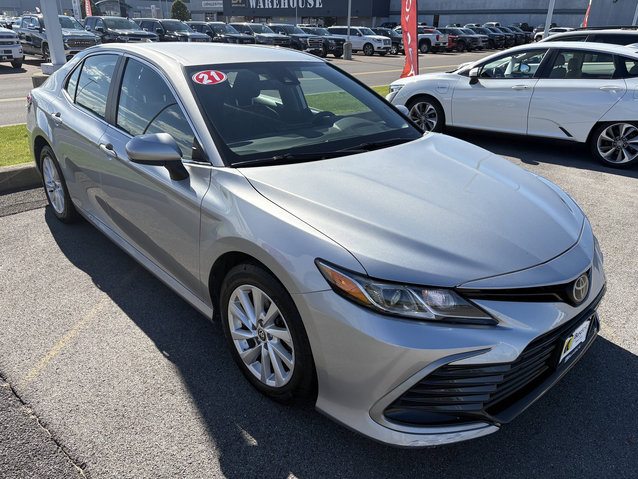 Used 2021 Toyota Camry LE AWD/4WD image 2