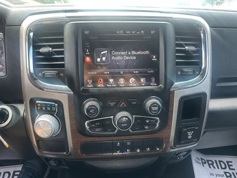 Used 2017 RAM 1500 Laramie RWD image 10