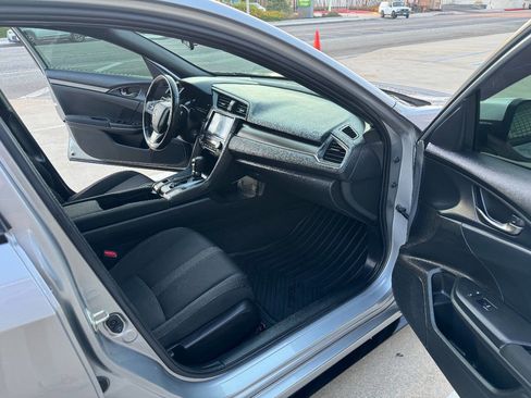 Used 2018 Honda Civic Sport image 9