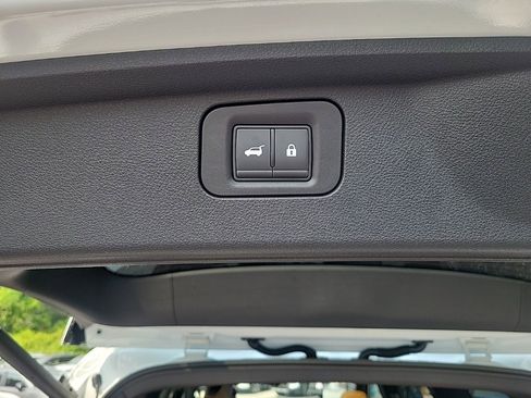 Used 2025 Nissan Armada Platinum Reserve image 17