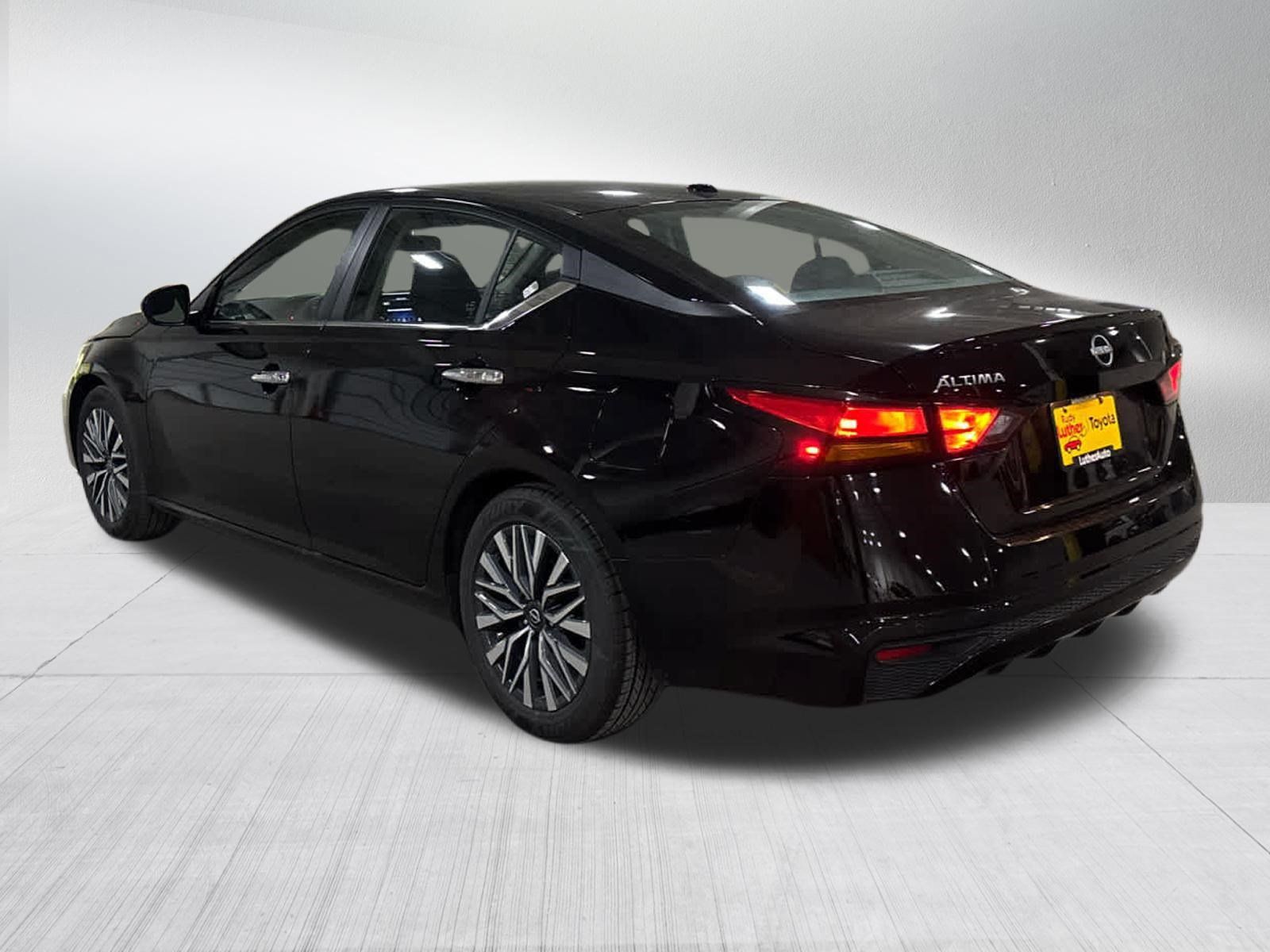 Used 2025 Nissan Altima 2.5 SV FWD image 4
