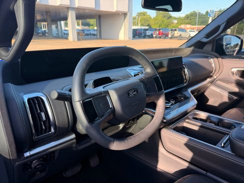 Used 2026 Ford Expedition Max Platinum w/ Stealth Appearance Package AWD/4WD image 8