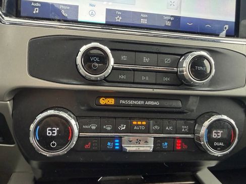 Used 2022 Ford F350 Lariat w/ Black Appearance Package AWD/4WD image 13