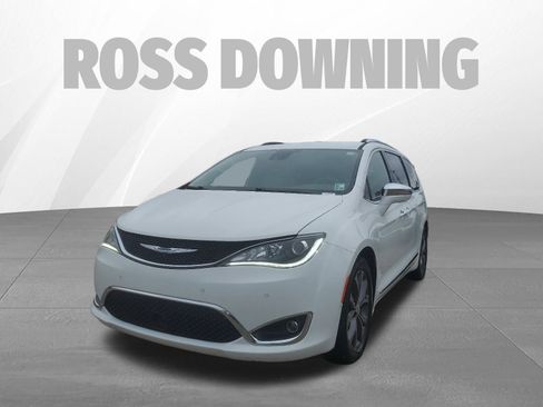 Used 2018 Chrysler Pacifica Limited w/ Advanced Safetytec Group image 2