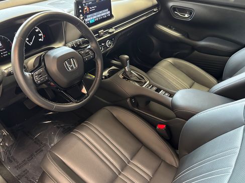 Certified 2024 Honda HR-V EX-L image 4