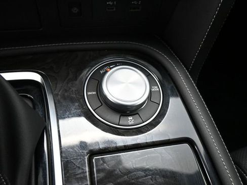 Used 2024 INFINITI QX80 Sensory image 12