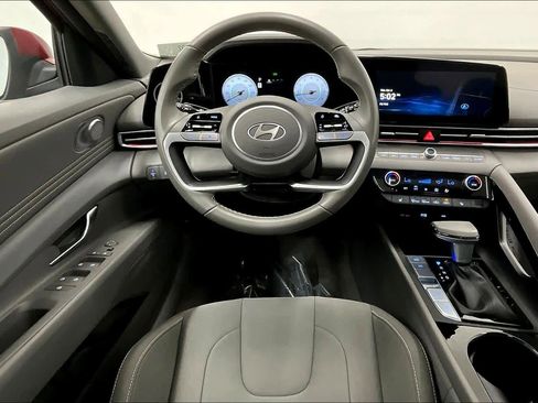 Used 2025 Hyundai Elantra SEL FWD image 6