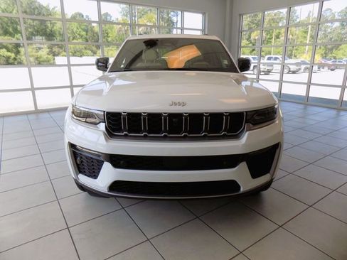 New 2026 Jeep Grand Cherokee Limited AWD/4WD image 2