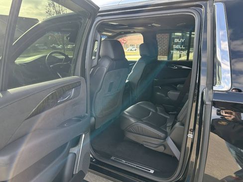 Used 2020 Cadillac Escalade ESV Platinum image 34