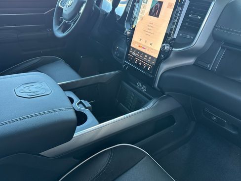 New 2026 RAM 2500 Laramie AWD/4WD image 14