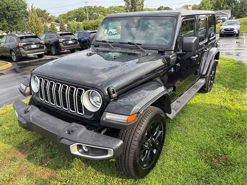 Used 2025 Jeep Wrangler Unlimited Sahara AWD/4WD image 6