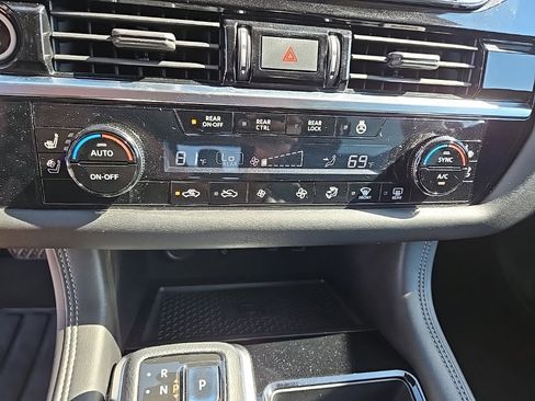 Used 2022 Nissan Pathfinder Platinum image 30